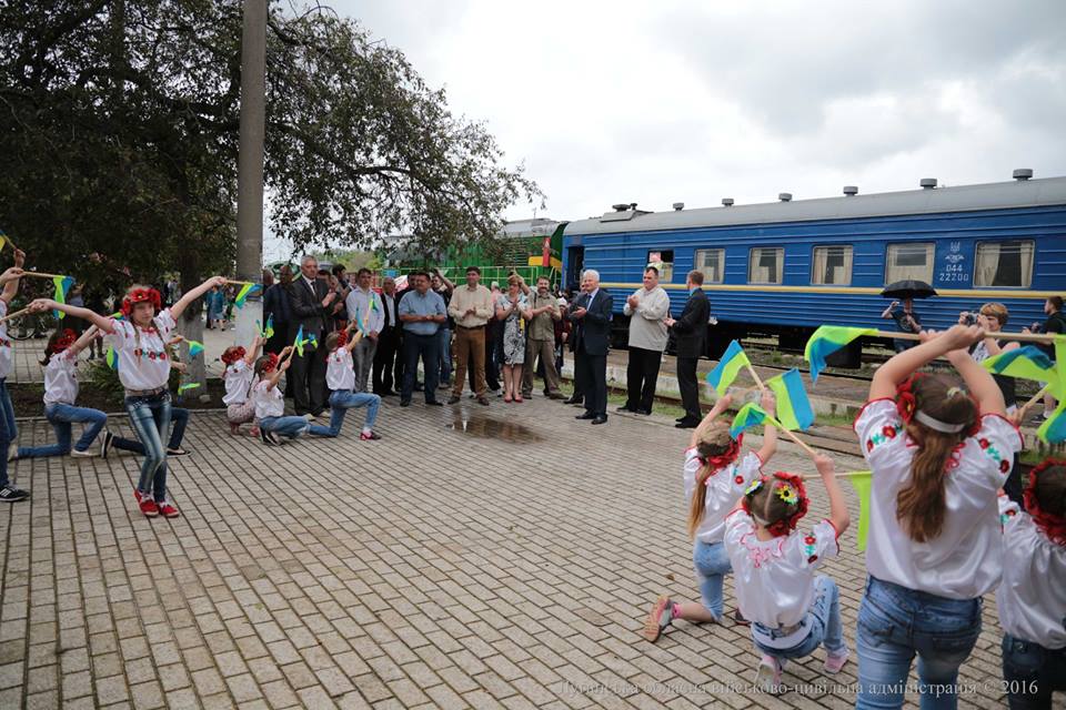 Луганская новости сегодня последние. Станица Луганская Кондрашевская новая. Лантратовка Луганская. Лантратовка Луганская область школа. Лантратовка Луганская Троицкого района Железнодорожный вокзал.