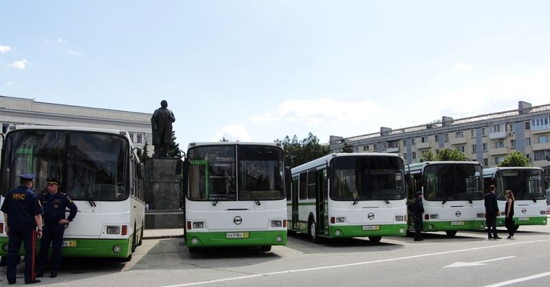 Пять автобусов. Луганск Автобусный парк. Автобусы Луганска. Новые автобусы в Луганске. Новый Автобусный парк в Луганск.